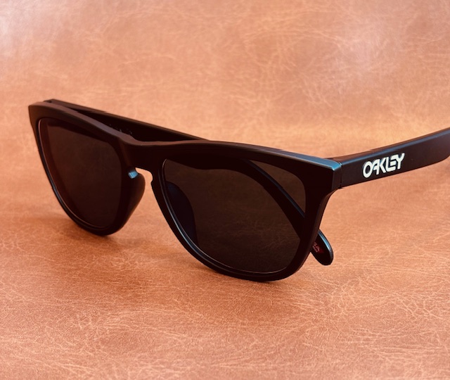 OAKREY（オークリー）Frogskins (A)　（フロッグスキン）×偏光